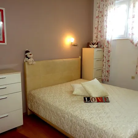 Apartments Kastela *